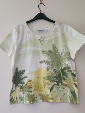 Alfred Dunner Island Scene Palm- Print Short Sleeve Top With Embelishments Sz L